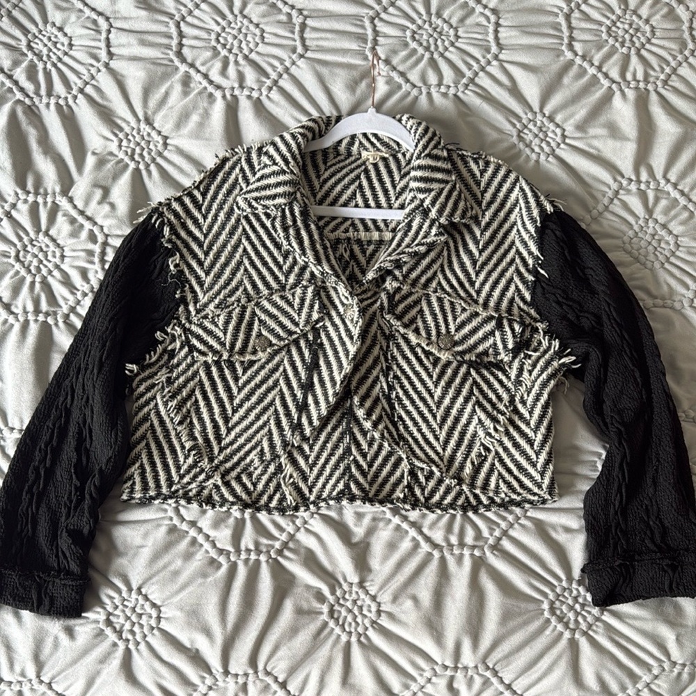 POL Black & White Chevron Patterned Jacket